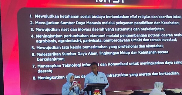 Paslon Cabup Sinjai Nomor urut 01 dan 02 Perdebatkan &#8216;Utang Kue&#8217; di Debat Terbuka 