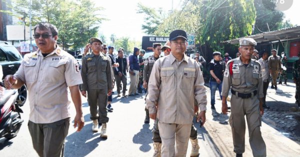 Terima Aduan, Camat Mamajang Bersama Satpol Gelar Penertiban Lapak PK5