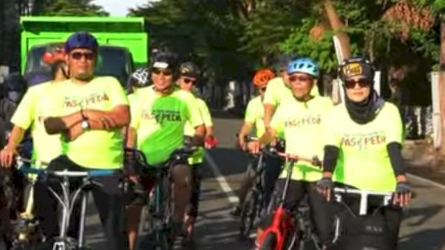 Kadis PU Makassar Gowes Sambil Gelar Sabtu Bersih