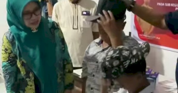 Kadis Sosial Makassar Serahkan Bantuan Tambahan Makanan 30 Anak