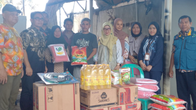Dinsos Makassar Berikan Bantuan Pangan untuk Korban Kebakaran di Rappocini