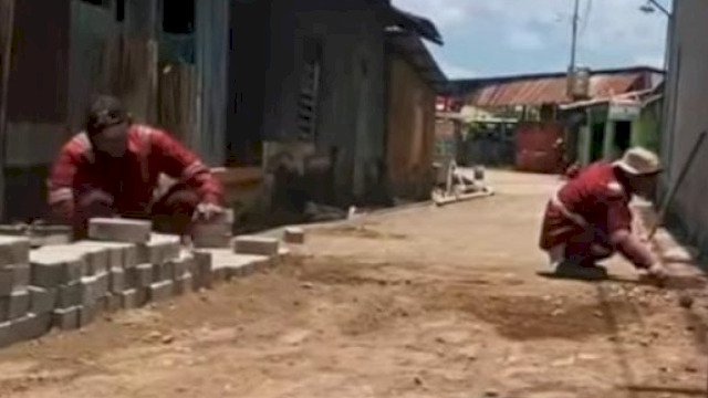 Dinas PU Makassar Pasang Paving Block di Goa Ria Biringkanaya
