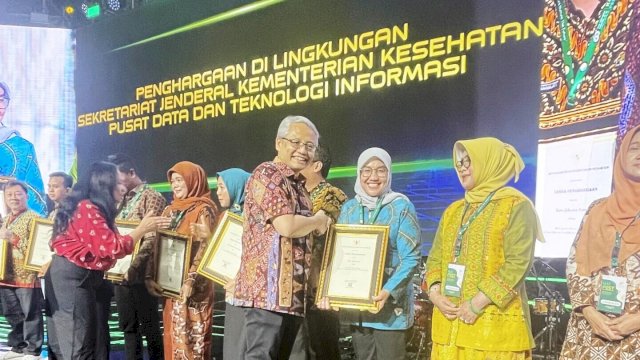 Dorong Layanan Kesehatan Modern, Dinkes Makassar Raih Penghargaan Digital Tingkat Nasional
