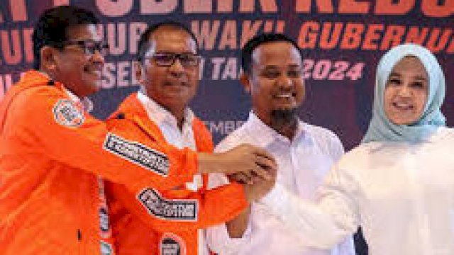 Calon pasangan Gubernur dan Wakil Gubernur Sulsel Andi Sudirman Sulaiman- Fatmawati Rusdi atau Andalan Hati (kanan), dan Calon Gubernur dan Wakil Gubernur Sulawesi Selatan Moh. Ramdhan Pomanto (Danny Pomanto) - Azhar Arsyad atau DIA (kiri). Foto: Dok Tangkapan Layar.