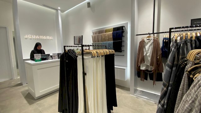 Buka Store TSM, JENAHARA Perkenalkan Gaya Modest Clean-Cut di Makassar