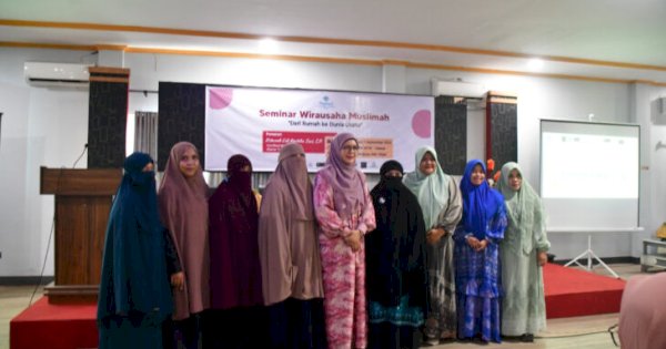 Pj. Ketua TP PKK Sinjai Resmikan Seminar Wirausaha Muslimah Pertama
