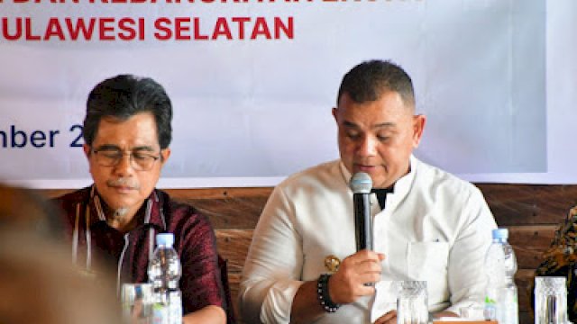 Pj Bupati Sinjai, Fahsul Falah, saat menghadiri Rakorwil pengendalian inflasi di Tanjung Bira, Bulukumba, bersama dengan pejabat dari kabupaten lain
