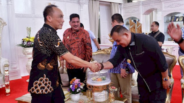 Pj Bupati Sinjai, TR Fahsul Falah, menghadiri arahan Pj Gubernur Sulsel terkait isu strategis daerah. ||humas