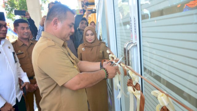 Peresmian Masjid Al-Kautsar di SDN 103 Bontompare oleh Pj. Bupati Sinjai, TR Fahsul Falah, bersama pejabat terkait, diiringi dengan sambutan khidmat