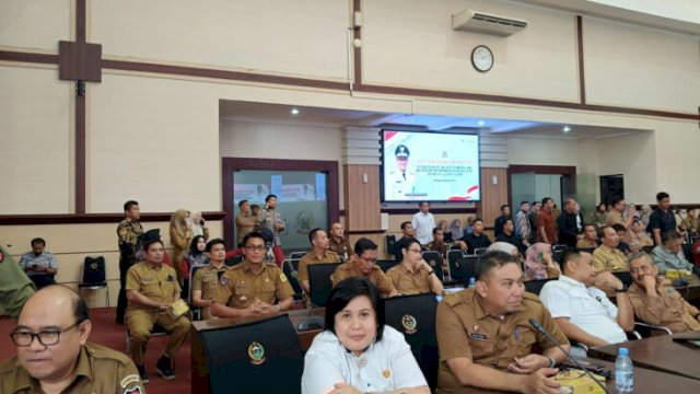 Asisten Administrasi Pemerintahan Sinjai, Andi Irwansyahrani, menghadiri rapat Forkopimda yang dipimpin oleh Pj. Gubernur Sulawesi Selatan, Prof. Dr. Zudan Arif Fakrulloh, di Kantor Gubernur Sulsel.
