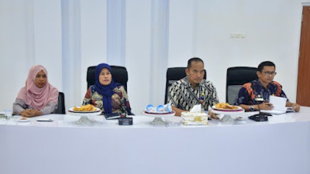 Plh. Sekda Sinjai mengikuti Sosialisasi Permendagri No. 15/2024 secara virtual di Command Center Sinjai