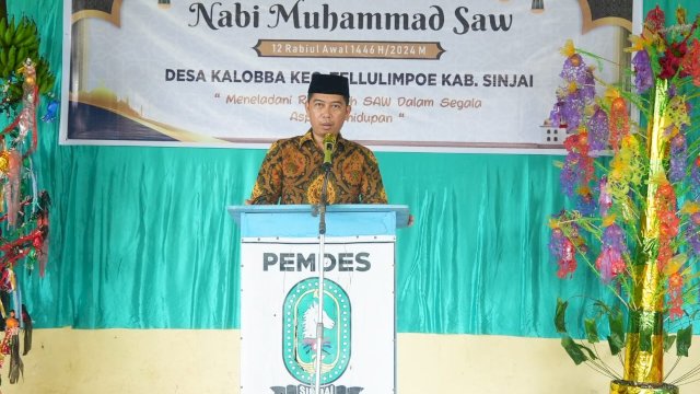 Staf Ahli Bupati Bidang SDM etdakab Sinjai, H. Andi Mandasini mewakili Pj. Bupati Sinjai menghadiri Peringatan Maulid Nabi Muhammad SAW 1446 H/2024 M Tingkat Desa Kalobba, Kecamatan Tellulimpoe ||humas 