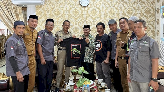 Pj Bupati Sinjai Andi Jefrianto Asapa menerima kunjungan Perkumpulan Penggemar Bonsai Indonesia (PPBI) Sinjai di Rujab Bupati Sinjai ||ist