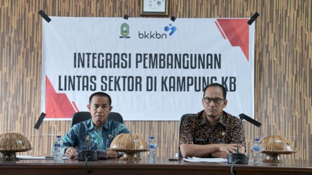 Pj Sekda Sinjai Andi Ilham Abubakar memimpin rapat integrasi pembangunan lintas sektor di Kampung KB ||IST 