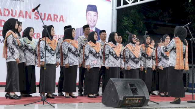 Lomba paduan suara dan lomba pengucapan ikrar guru di Pendopo Rujab Bupati Sinjai ||humas 