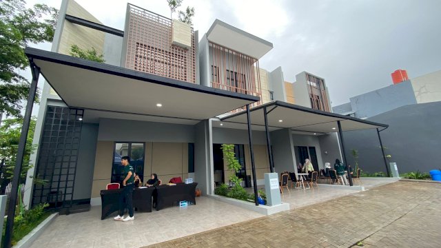 Hunian Kyoto (Kiri) dan Orchard (Kanan) di Kawasan Modern Estate Jalan Tun Abdul Razak, Gowa. (Foto: Gita/HN)
