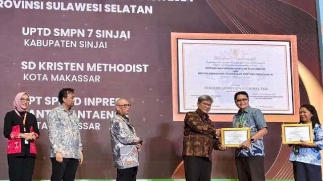 Dua sekolah di Sinjai, UPTD SMPN 7 Sinjai dan MAN 1 Sinjai, raih penghargaan Adiwiyata Nasional 2024 atas komitmen pendidikan berwawasan lingkungan || IST