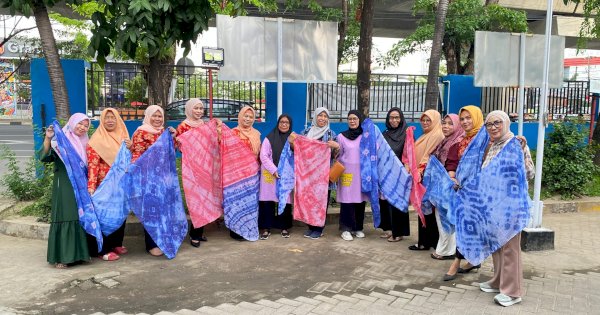 DWP Diskominfo Makassar Gelar Pembinaan Membatik untuk Ibu-Ibu Longwis Tamamaung