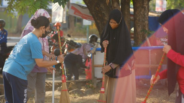 Diskominfo Makassar Ikut Sukseskan Sabtu Bersih di Jalan Perintis Kemerdekaan