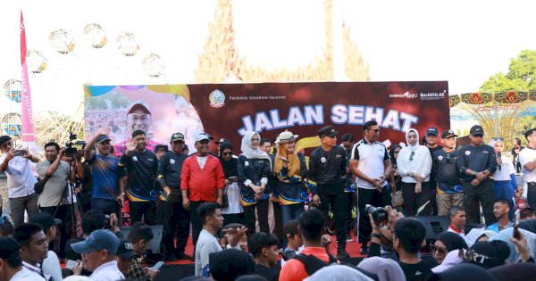 Diskominfo Makassar Ikut Meriahkan Jalan Sehat Bersama Peringatan HUT Sulsel ke-355
