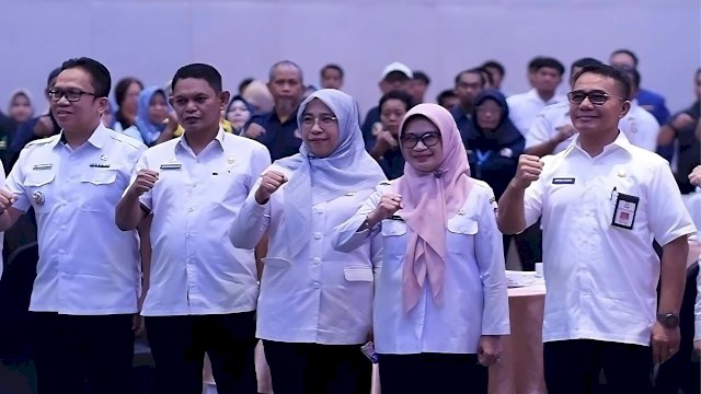 Plt. Kepala Dinas Komunikasi dan Informatika Kota Makassar, Ismawaty Nur, menghadiri Peringatan Hari Kesetiakawanan Sosial Nasional (HKSN) ke-75 di Hotel Four Points by Sheraton, Rabu (04/12/2024). 