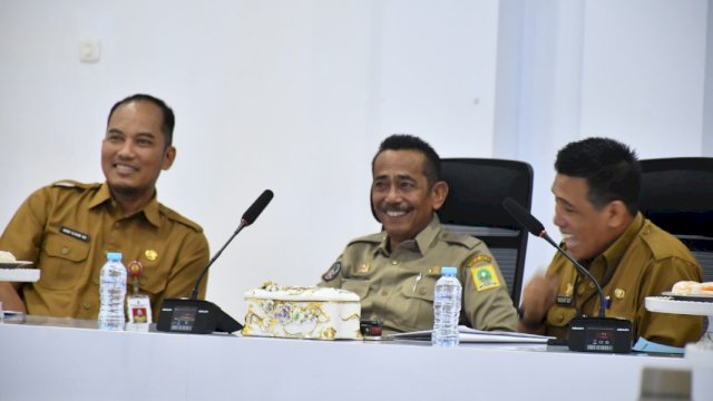 Pj Bupati Sinjai Andi Jefrianto Asapa bersama Pj Sekda Sinjai Andi Ilham Abubakar mengikuti Rakor pengendalian inflasi secara virtual dengan Kemendagri ||humas 