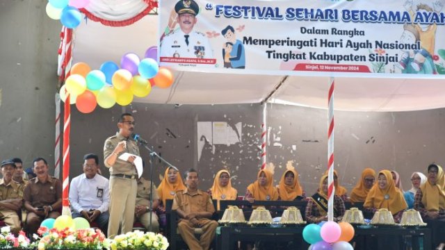 Pj Bupati Sinjai Andi Jefrianto Asapa berikan sambutan di Festival Sehari Bersama Ayah dalam rangka memperingati Hari Ayah Nasional ||humas 