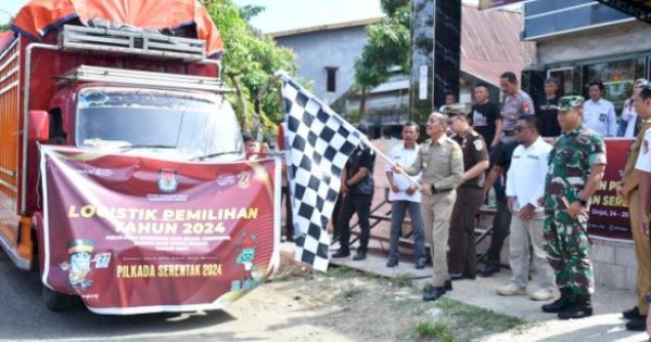 Pj Bupati Sinjai Lepas Pendistribusian Logistik Pilkada 2024