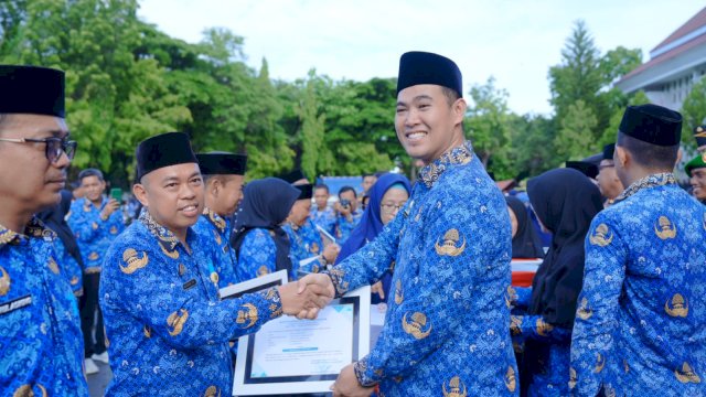 ASN Teladan Pangkep terima penghargaan di HUT KORPRI ||Ist 