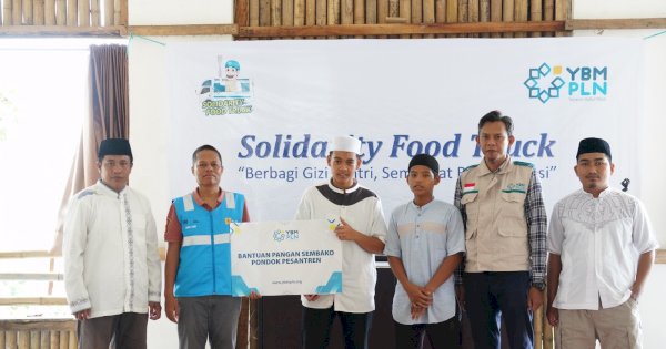 YBM PLN UID Sulselrabar Dukung Kesejahteraan Santri Pesantren Ashabul Jannah Lewat Solidarity Food Truck