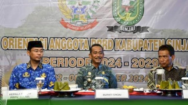 Pj Bupati Sinjai Andi Jefrianto Asapa membuka kegiatan orientasi anggota DPRD Sinjai periode 2024-2029, Senin (02/12/2024) di Hotel Mercure Makassar.||Ist 