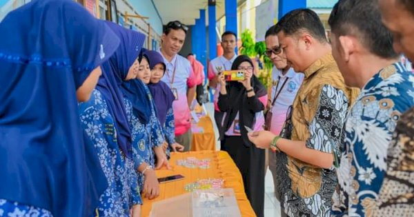 Kadisdik Sinjai Apresiasi Bazar Kewirausahaan SMP Negeri 1 Sinjai