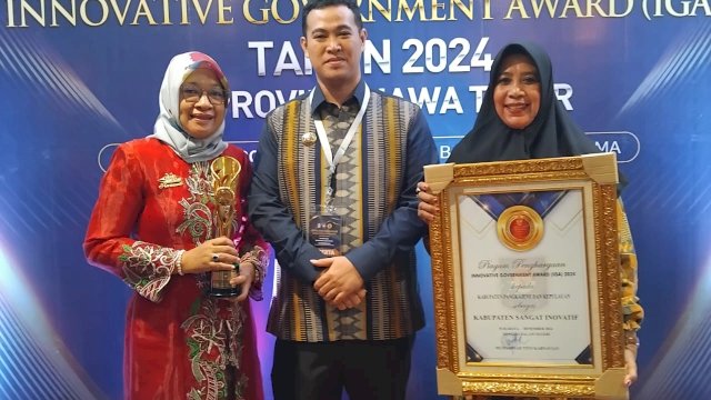 Bupati MYL saat menerima IGA 2024,salah satu bukti Inovasi di Kabupaten Pangkep berhasil ||Ist 