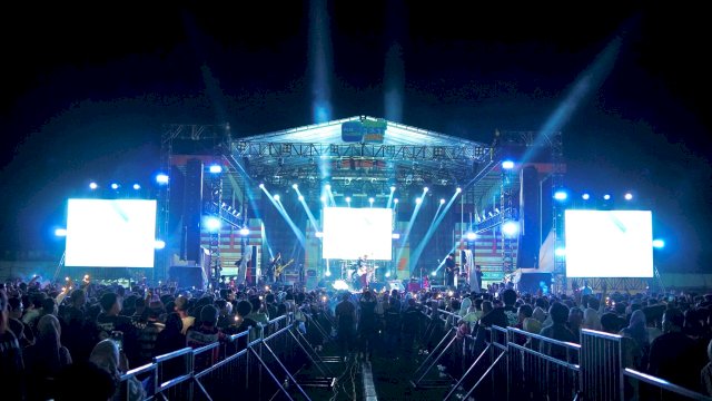 Malam Penutupan Setia Kawan Days, Warga Makassar Dihibur Band Geisha
