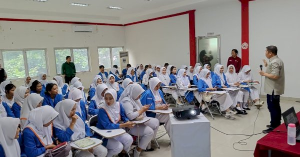 Anggota Komisi I Beri Motivasi ke Mahasiswa Poltekkes Kemenkes Makassar
