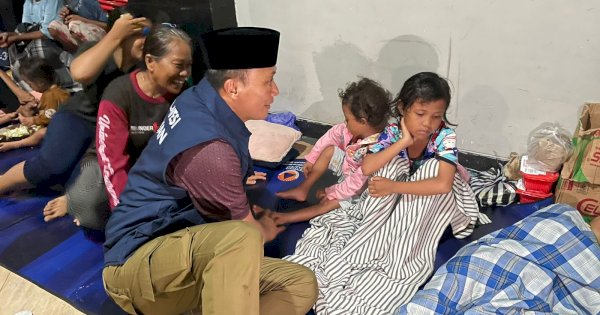 Tinjau Kondisi Warga Terdampak Banjir, Prof Zudan Singgung Rujab Gubenur Sulsel Terendam