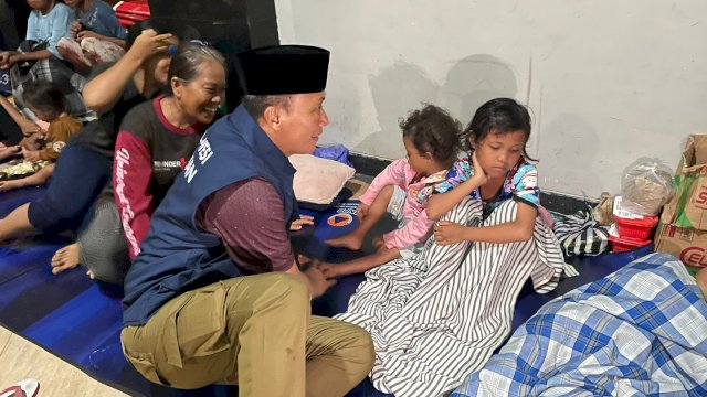 Tinjau Kondisi Warga Terdampak Banjir, Prof Zudan Singgung Rujab Gubenur Sulsel Terendam&nbsp;