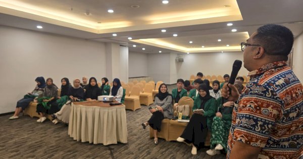 Gelar Kuliah Lapangan, Mahasiswa Jurnalistik UIN Belajar PR Hingga Kehumasan di Claro Makassar
