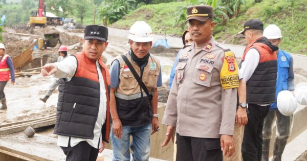 Pj Bupati Jeneponto Tinjau Kerusakan Irigasi Kareloe Akibat Banjir