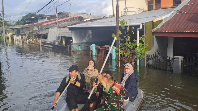 Umiyati Kunjungi Lokasi Banjir di Manggala, Sampaikan Kepedulian dan Dorong Solusi Permanen