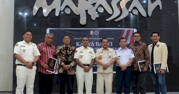 Wali Kota Makassar Terima Tanda Kehormatan Karya Bakti Putera Indonesia dari PPI