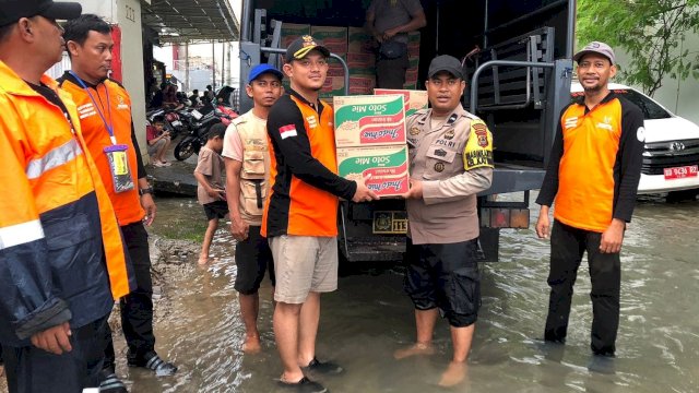 Kolaborasi Pemkot Makassar dan Relawan Pulihkan Kelurahan Katimbang Terdampak Banjir