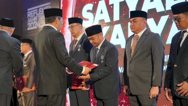 Kadispar Makassar Muhammad Roem diganjar Penghargaan Satyalancana Karya Satya oleh Presiden RI