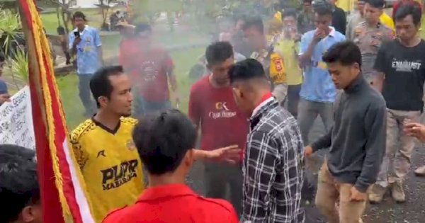 Kabid PUPR Sinjai Diduga Cari Muka, Tampar Peserta Aksi di Depan Kadis