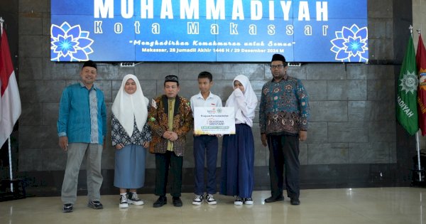 Wujud Kepedulian, Lazismu Makassar Salurkan Beasiswa untuk 121 Siswa