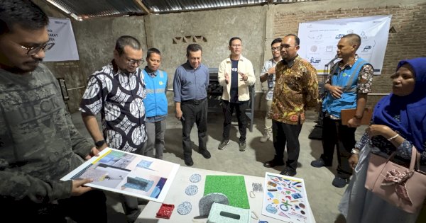 PLN Luncurkan Program TJSL Pengembangan Furniture Daur Ulang Sampah Plastik
