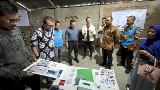 PLN Luncurkan Program TJSL Pengembangan Furniture Daur Ulang Sampah Plastik
