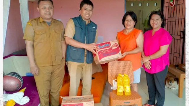 Lurah Kapasa Salurkan Bantuan Dinsos Kepada Warga Terdampak Angin Kencang