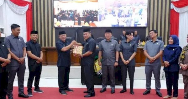 Pemkab Gowa Serahkan Ranperda APBD 2025 ke DPRD