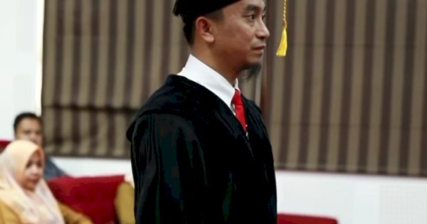 Kadis DMPTSP Makassar Helmy Budiman Raih Gelar Doktor di Unhas